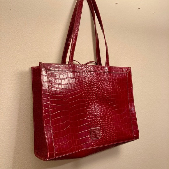 Liz Claiborne Red Snakeskin Laptop Bag - Picture 5 of 6